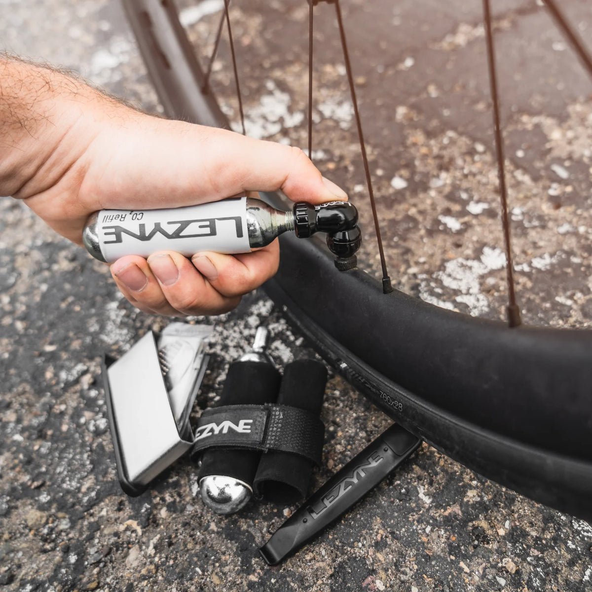 Opravná súprava LEZYNE TWIN DRIVE Repair Combo + závitová bombička CO₂
