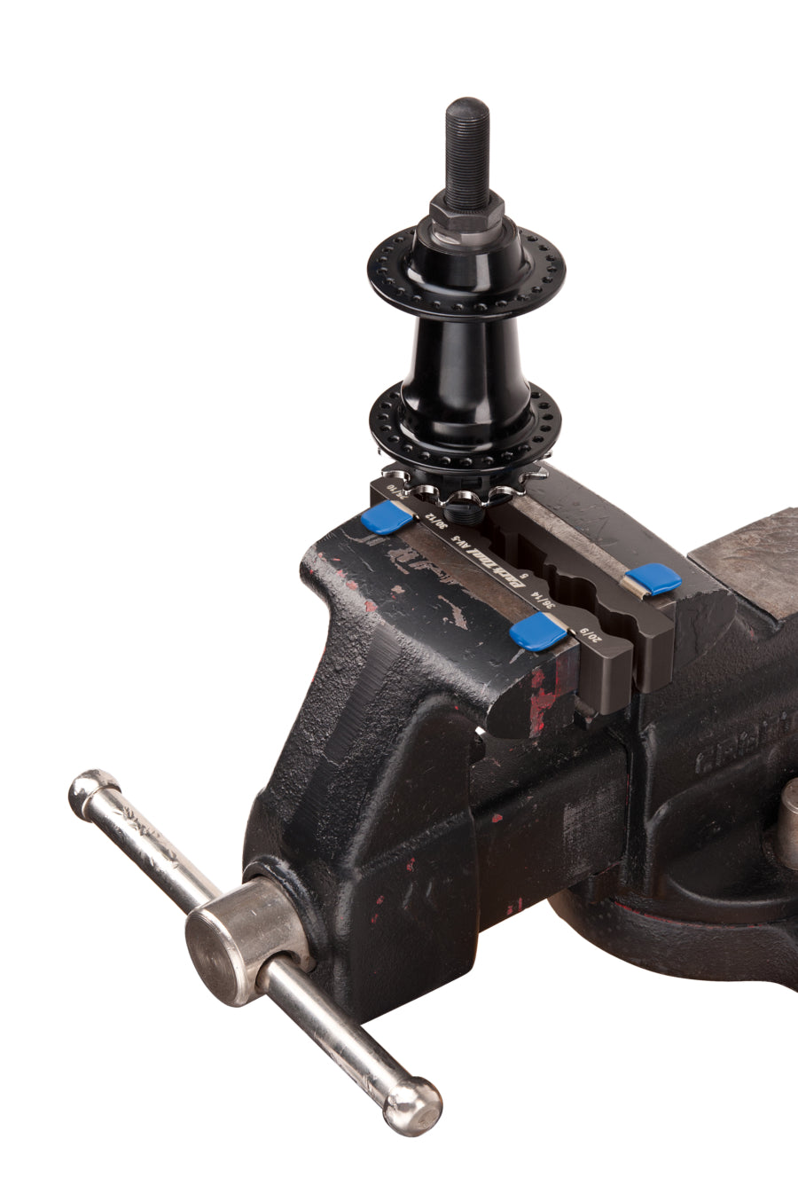 Park Tool AV-5 montat în menghină, susținând un ax de 14 mm