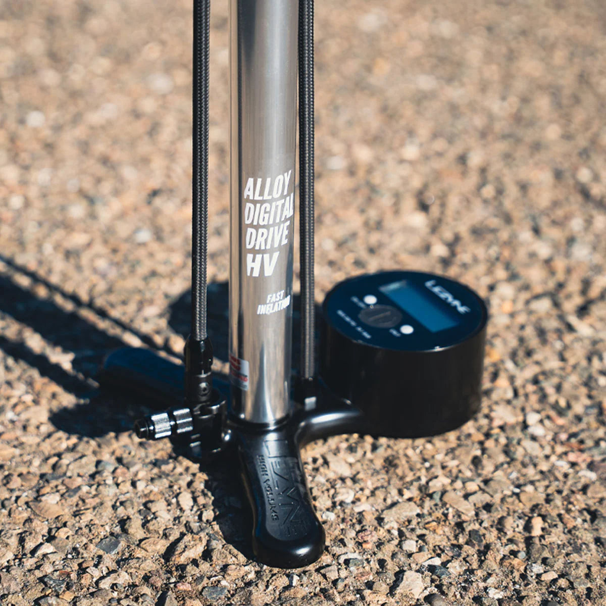 Pompka podłogowa LEZYNE ALLOY FLOOR DRIVE HV DIGITAL 3.5 czarna