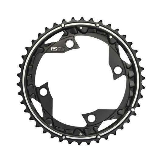 SHIMANO DEORE M610 -kampisarjan ulompi eturatas, 10 vaihdetta, 4 pultin kiinnitys, 104 mm — eturatas valkoista taustaa vasten