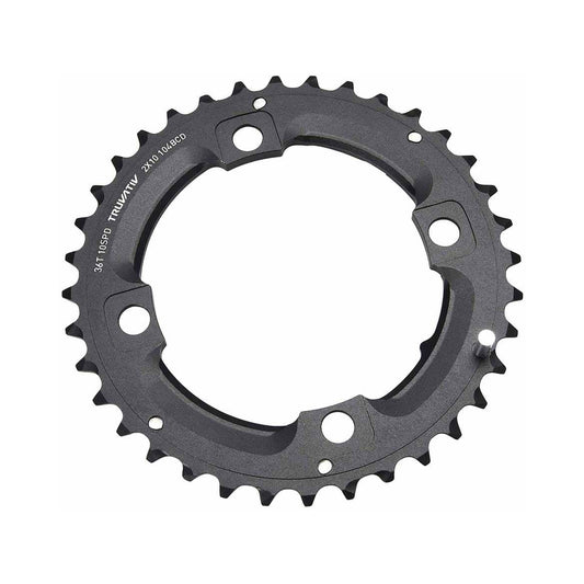 Musta alumiininen SRAM/TRUVATIV L-PIN -ulkoeturatas, 10-vaihteinen, nelipulttikiinnitys, 104 mm, 36 hammasta — eturatas valkoisella taustalla