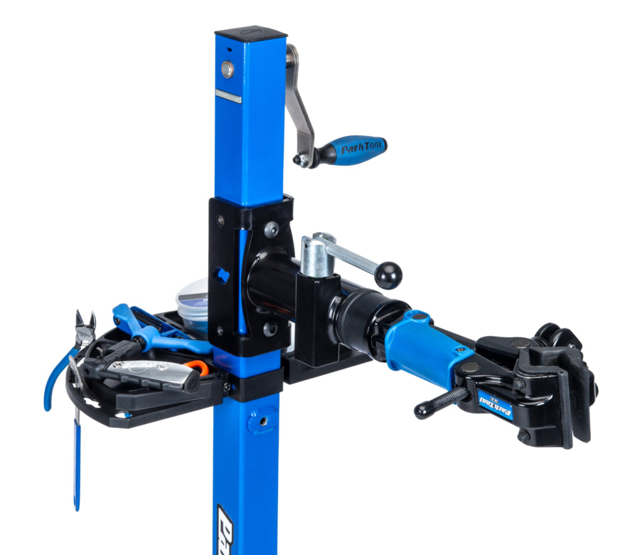 Park Tool 104-30 zamontowana z narzędziami na stojaku serwisowym PRS-30