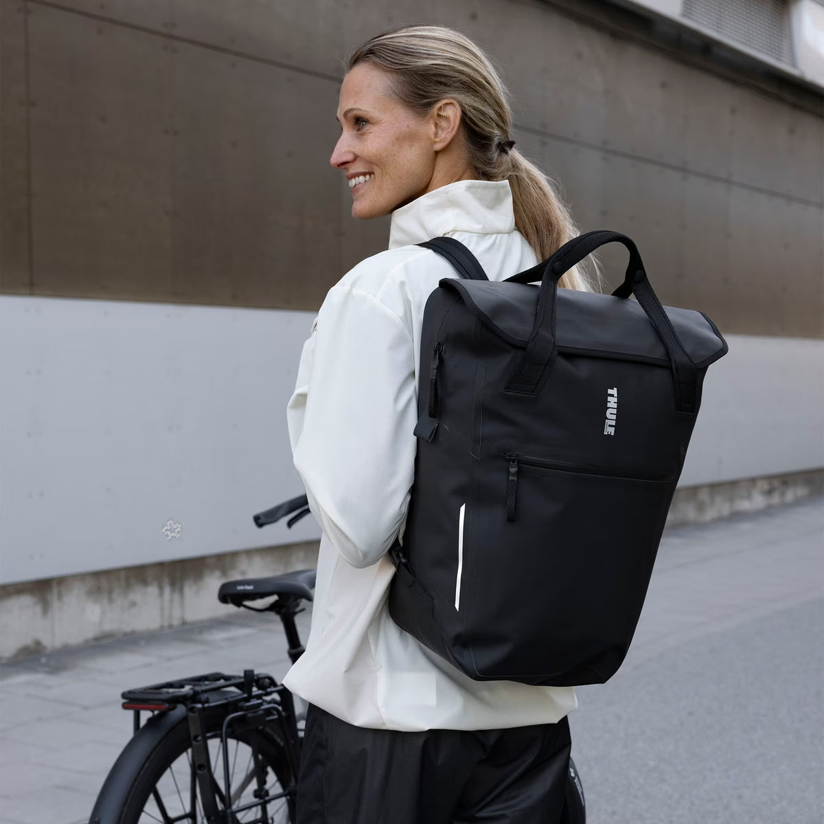 Sacoche de Porte-Bagages / Sac à Dos THULE SHIELD Inlock 23 L Noir