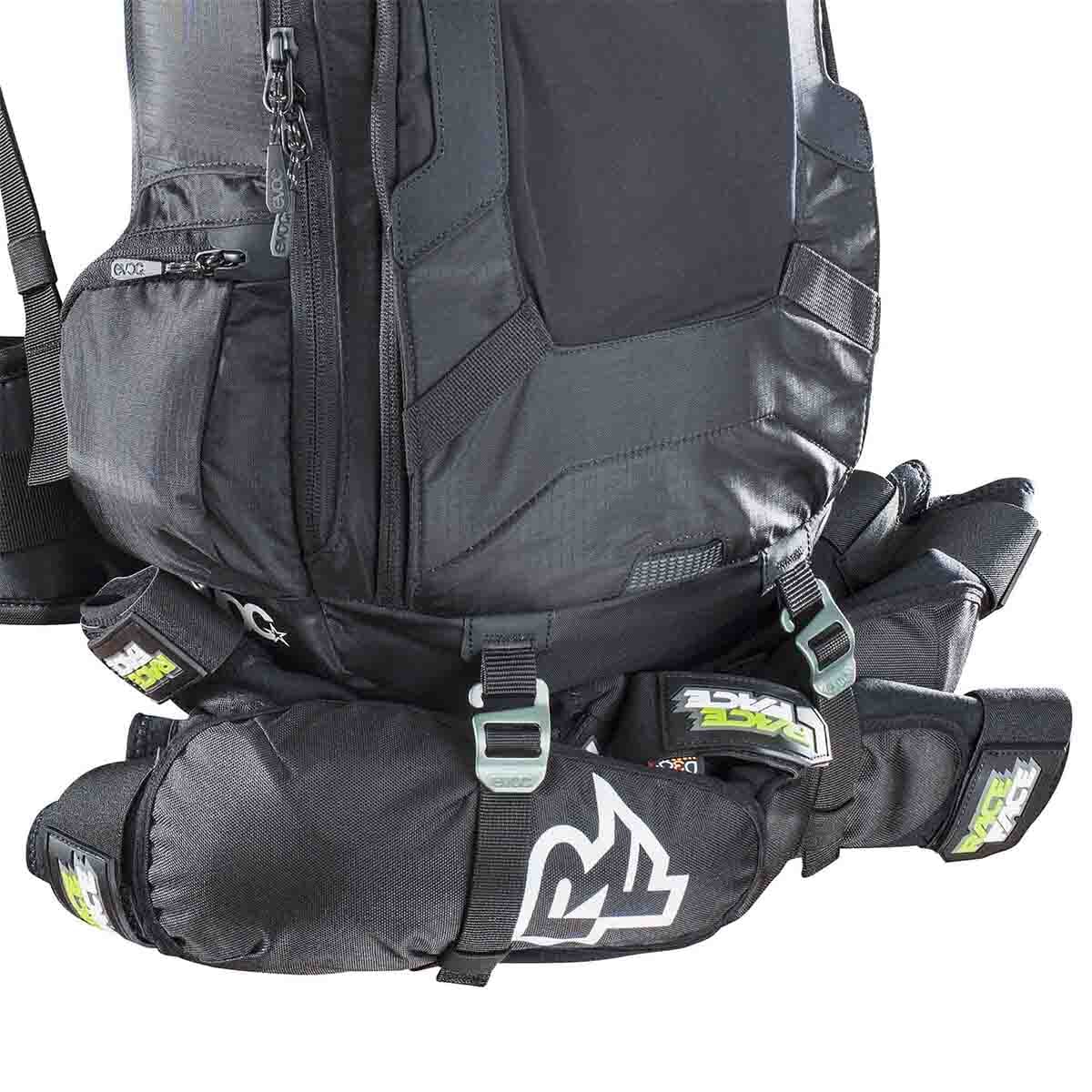 Reppu selkälevyllä EVOC FR PROTECTOR TOUR 30L Musta