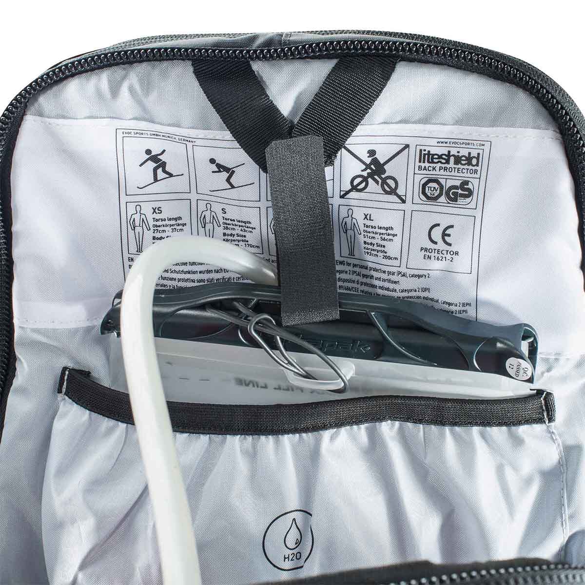 Reppu selkälevyllä EVOC FR PROTECTOR TOUR 30L Musta