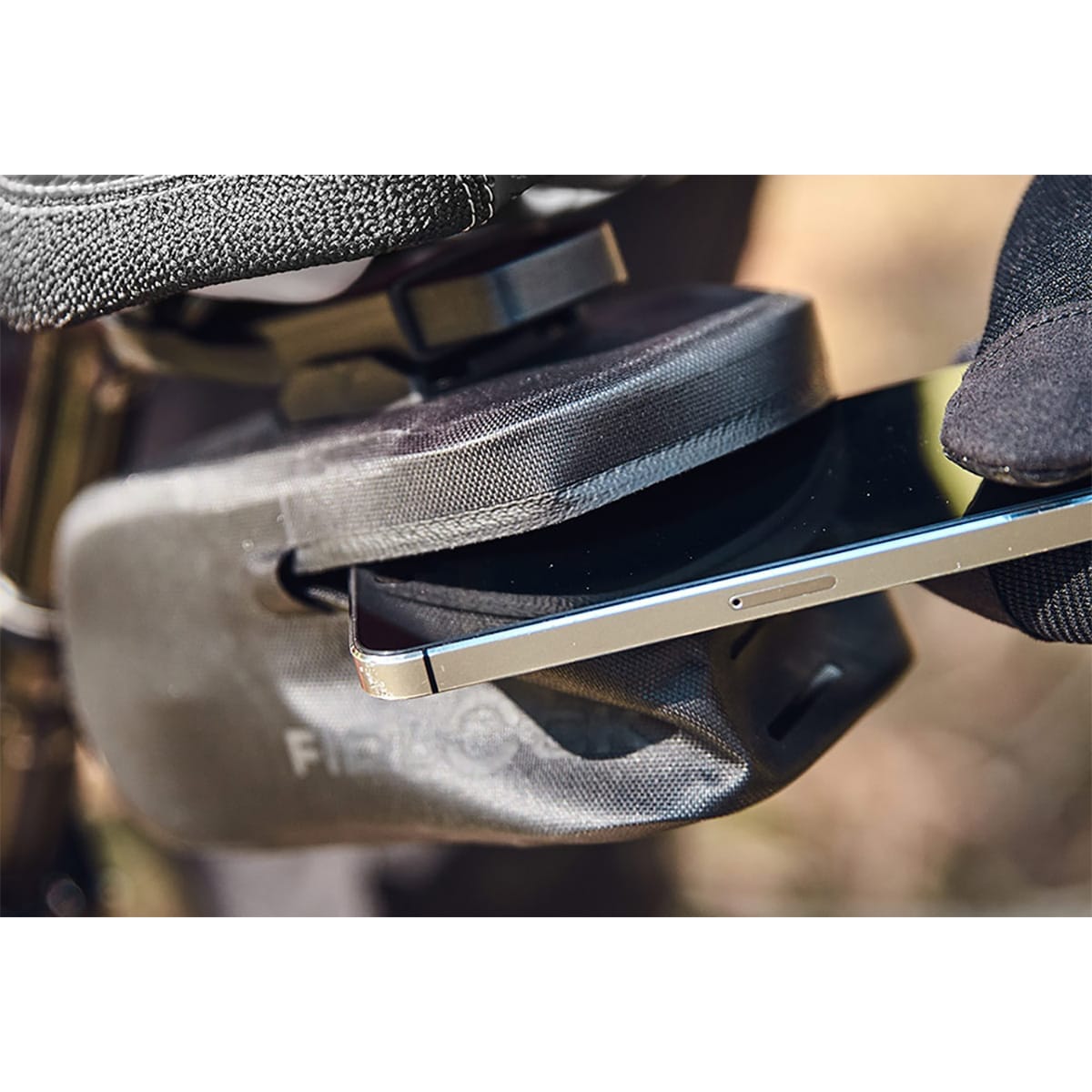 Brašna pod sedlo FIDLOCK PUSH SADDLE BAG 600 černá