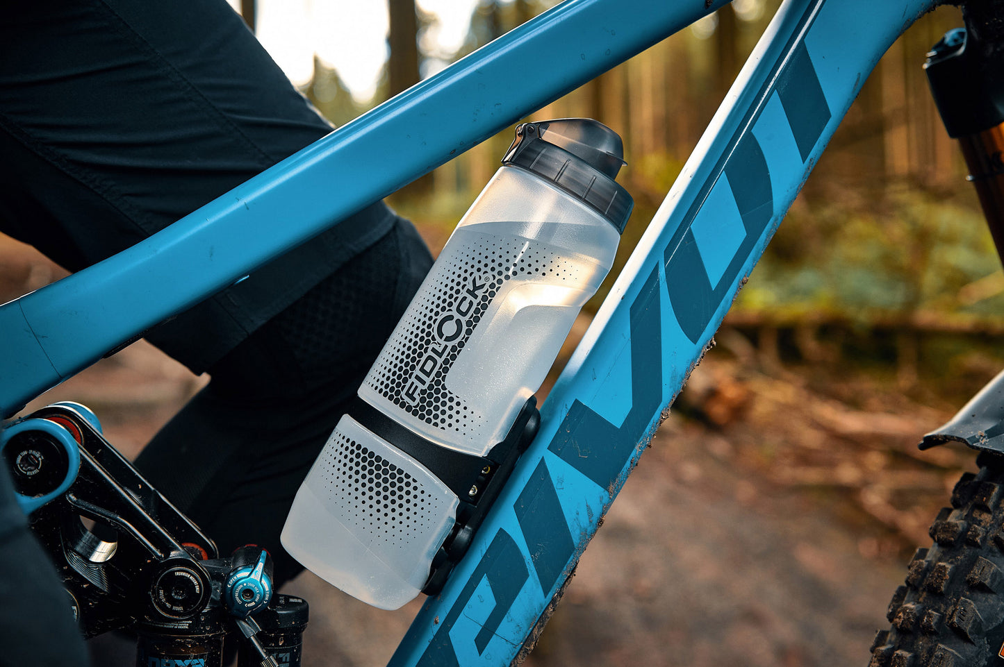 Kit Borraccia e Portaborraccia FIDLOCK TWIST BIKE BASE 800 ml Trasparente