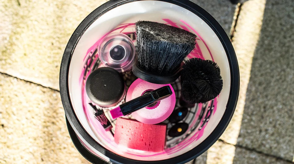Kit de Mantenimiento MUC-OFF BUCKET KIT