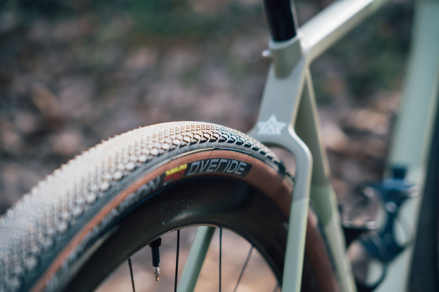 Dæk HUTCHINSON OVERIDE 700x40c Hardskin Tubeless Ready Brun
