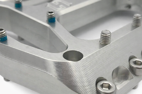 Platformna pedala HXR COMPONENTS z jekleno osjo, surov aluminij