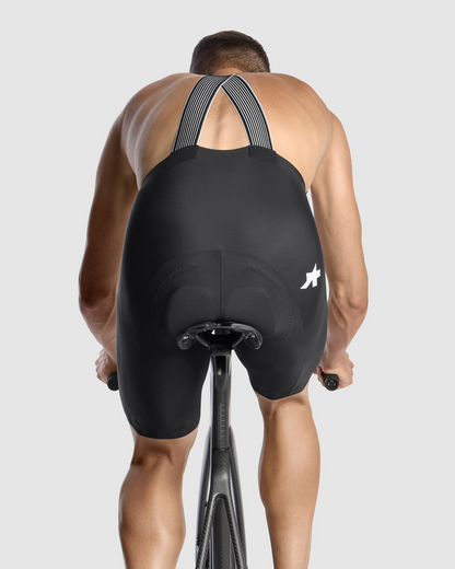 ASSOS EQUIPE R S11 lühikesed traksidega rattapüksid must