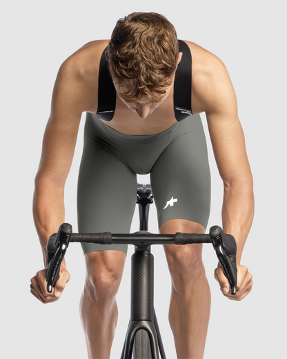 ASSOS EQUIPE R S11 lühike traksidega püksid Khaki