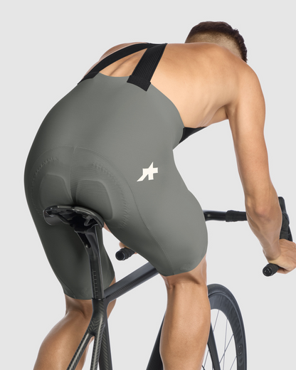 ASSOS EQUIPE R S11 lühike traksidega püksid Khaki