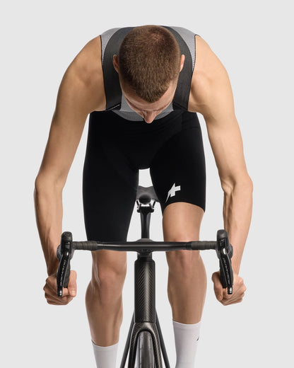 ASSOS EQUIPE RSR BOLIDE S11 traksidega lühike rattapüks Must
