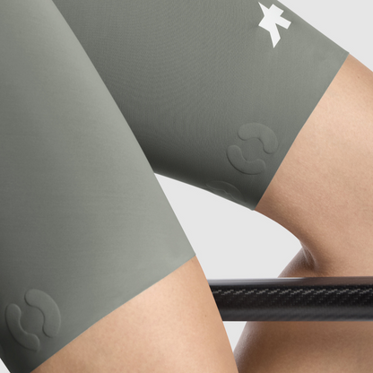 ASSOS DYORA R S11 naiste lühikesed trakspüksid Khaki