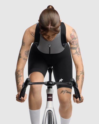 ASSOS UMA GT S11 naiste traksidega lühike püksik must
