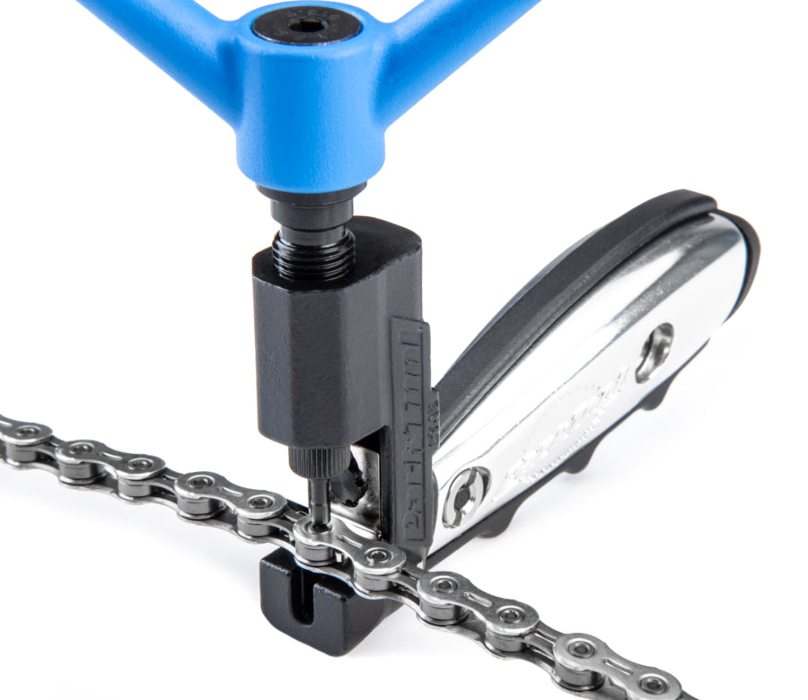 Park Tool CT-15 s vloženým řetězem připraveným k nýtování
