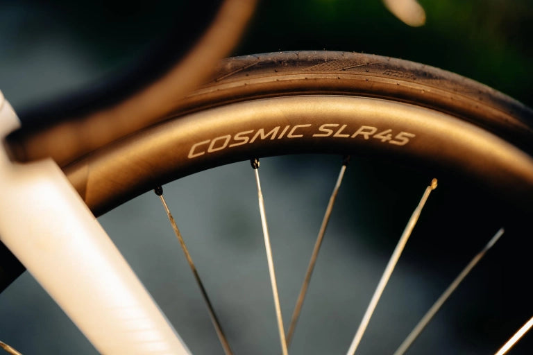 Coppia di Ruote MAVIC COSMIC SLR 45 Tubeless Ready (Center Lock) Argento