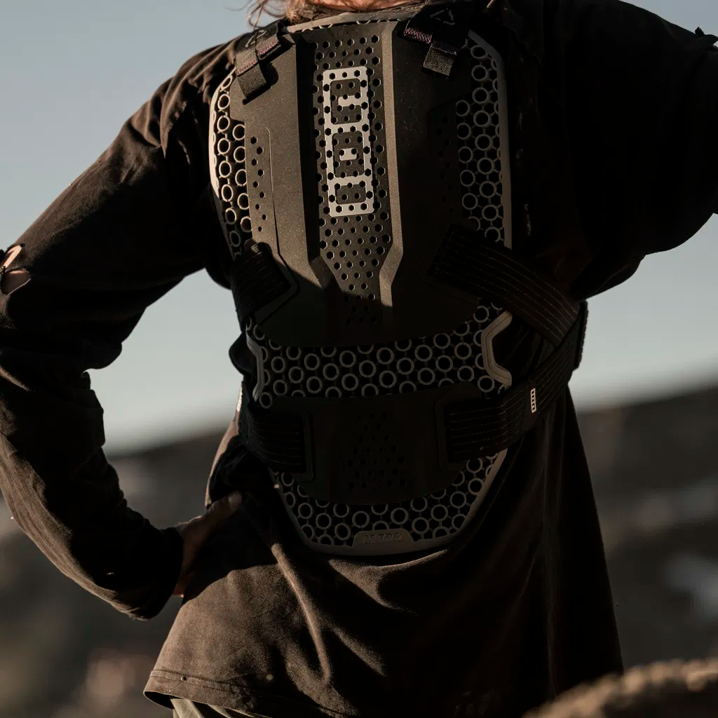 ION ARCON HD PRO Brustpanzer Schwarz