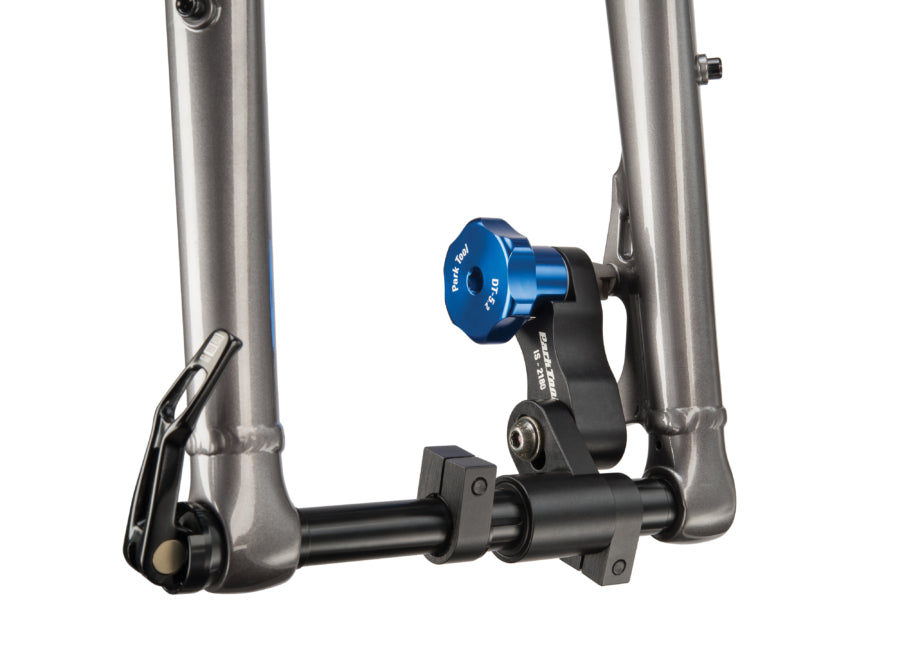 Park Tool DT-5.2 τοποθετημένο για την επιπέδωση βάσης IS Mount σε πιρούνι fatbike