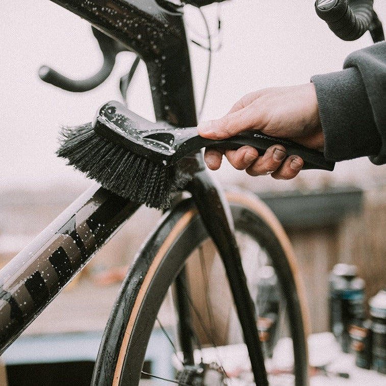 Washing a bike with the DYNAMIC SOFT WASHING BRUSH