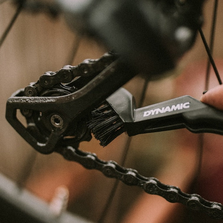 DYNAMIC DRIVETRAIN DETAILING BRUSH naudojamas kasetei valyti