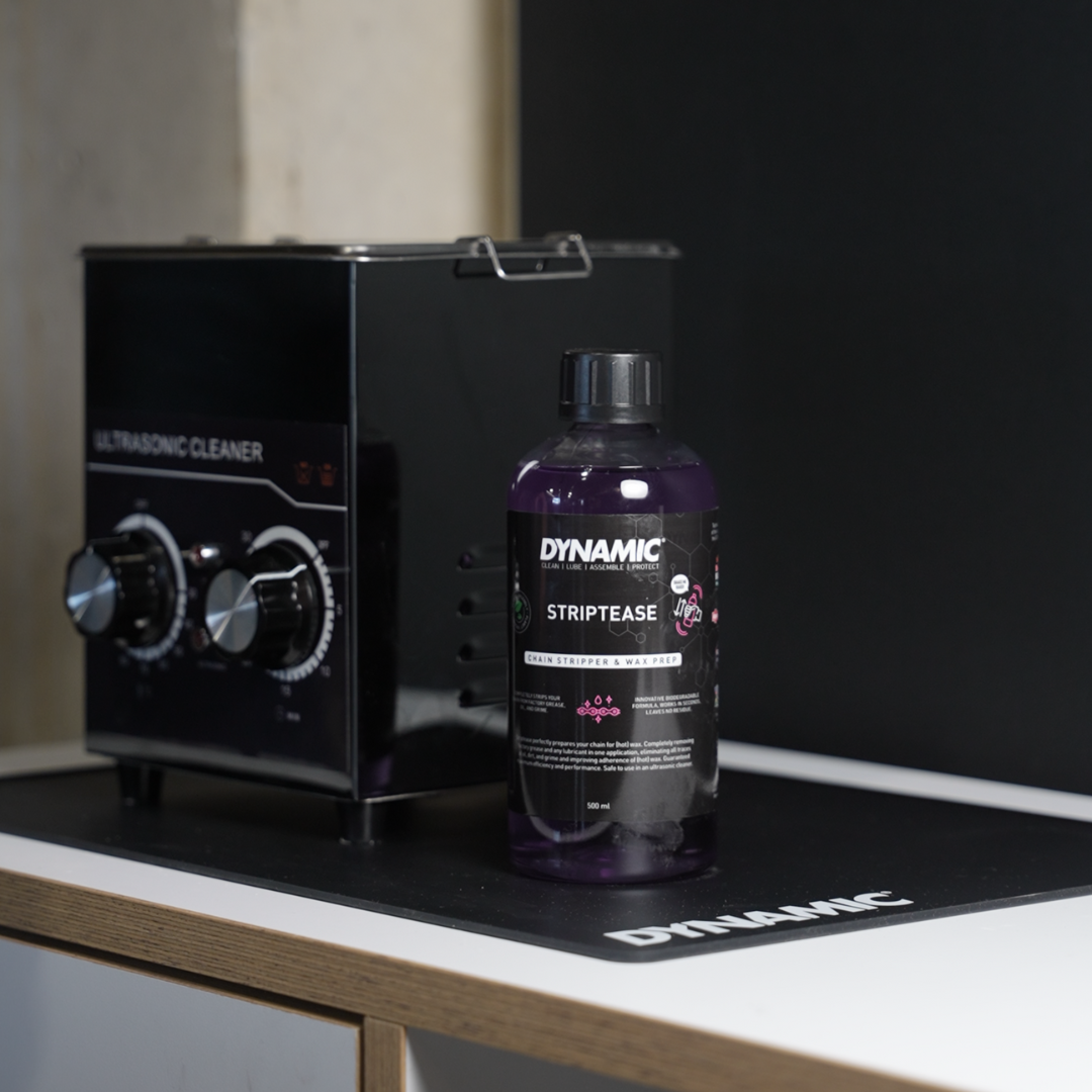 DYNAMIC STRIPTIZ med uporabo na verigi