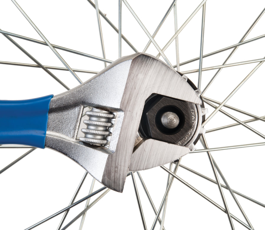 Park Tool FR-8 kasutamisel reguleeritava mutrivõtmega