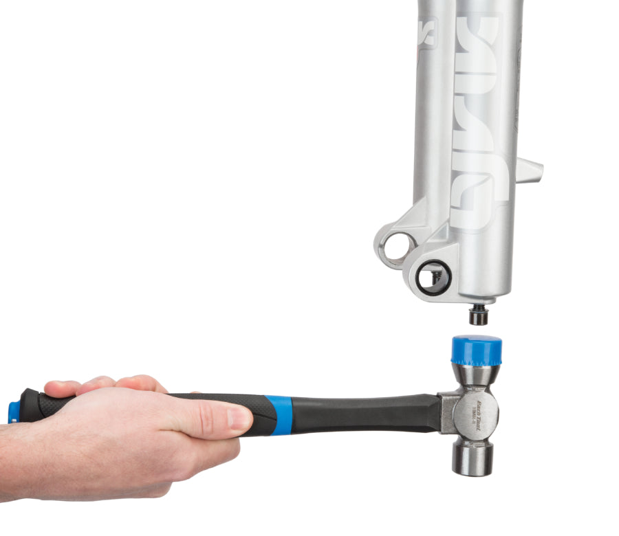 Park Tool HMR-8 pri odstranjevanju krmilnih ležajnih skodelic s kompozitno stranjo