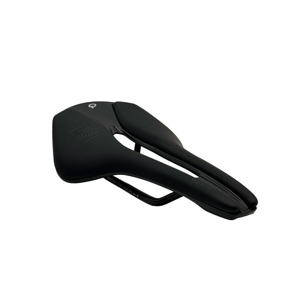 Sadel PROLOGO NAGO R4 PAS 137 Stålskinne Sort