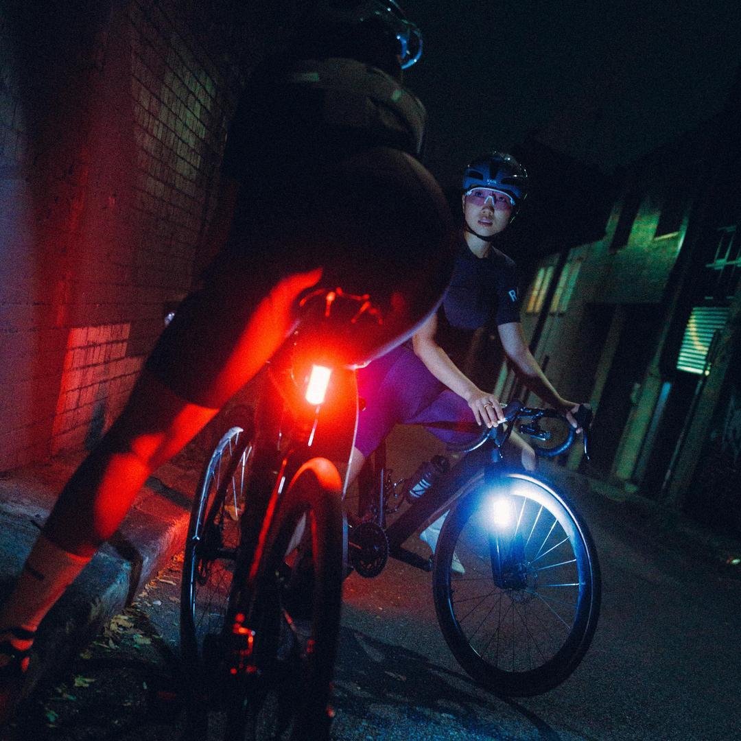 Knog Cobber Reflex Twinpacki komplekti esi- ja tagatuli jalgrattal