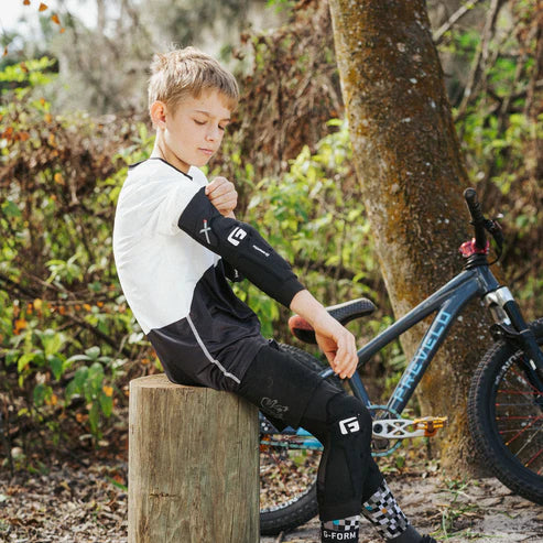 Coudières G-FORM PRO-X4 Junior Noir