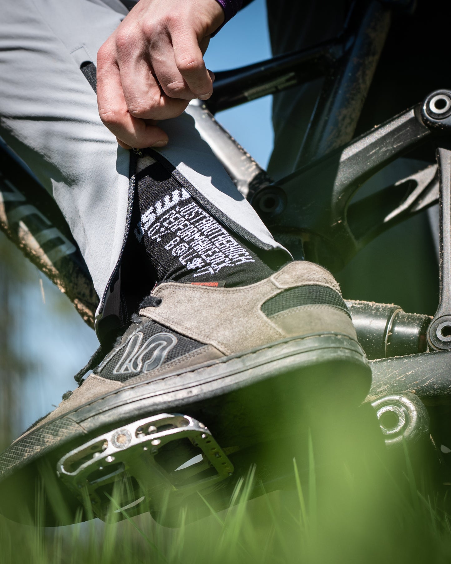 Pantalon USWE SKRUBB Gris