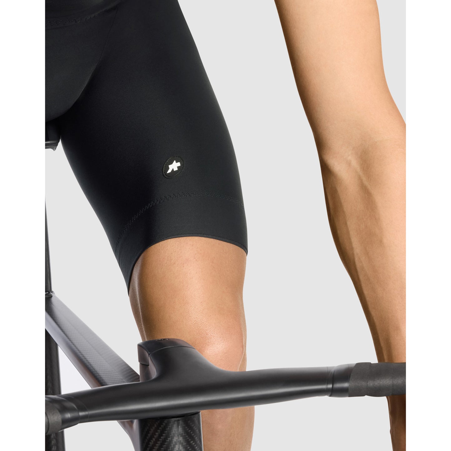 Korte buksestropper ASSOS EQUIPE R SPRING FALL S11 Sort