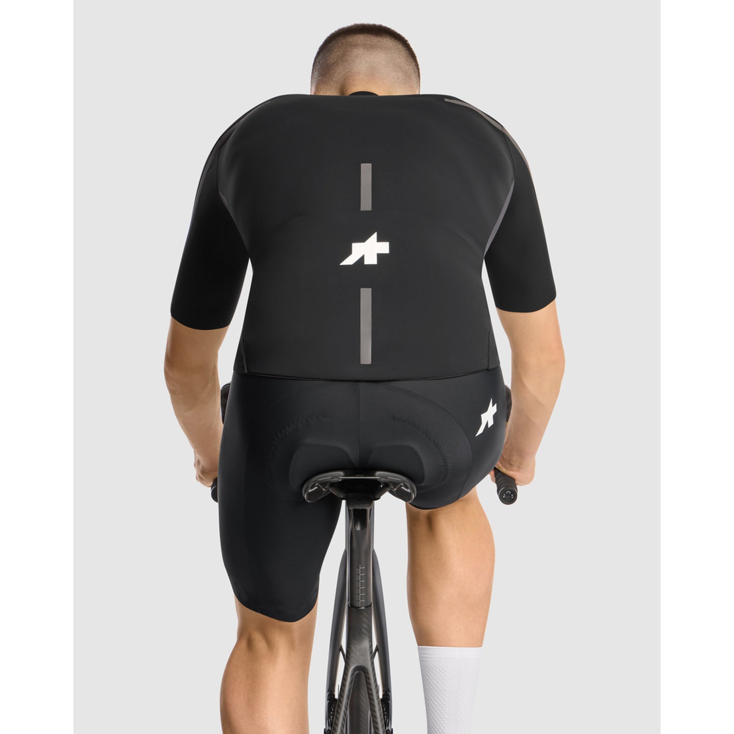 Dres ASSOS EQUIPE R THERMO RAIN S11 Krátké rukávy Černá