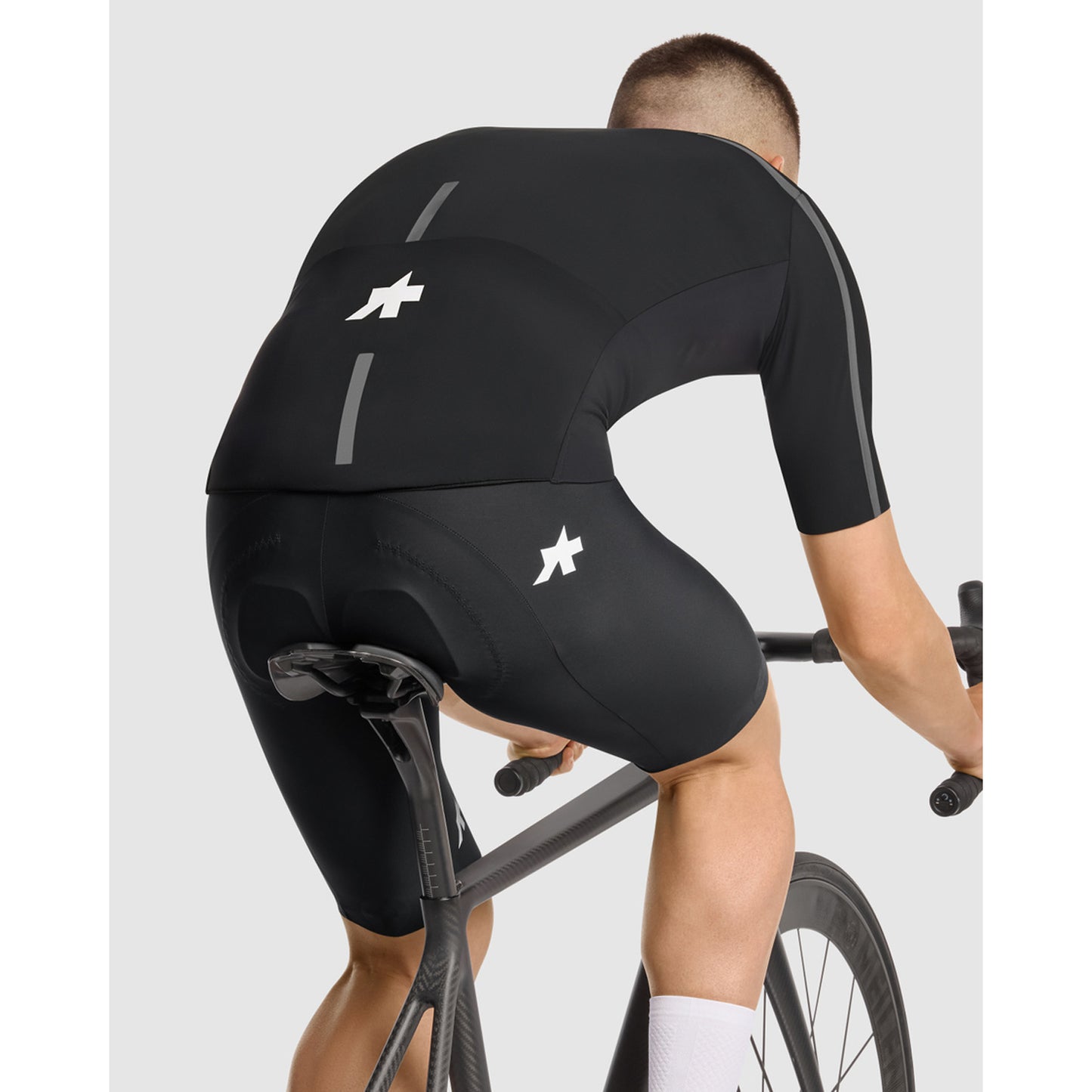 Dres ASSOS EQUIPE R THERMO RAIN S11 Krátké rukávy Černá