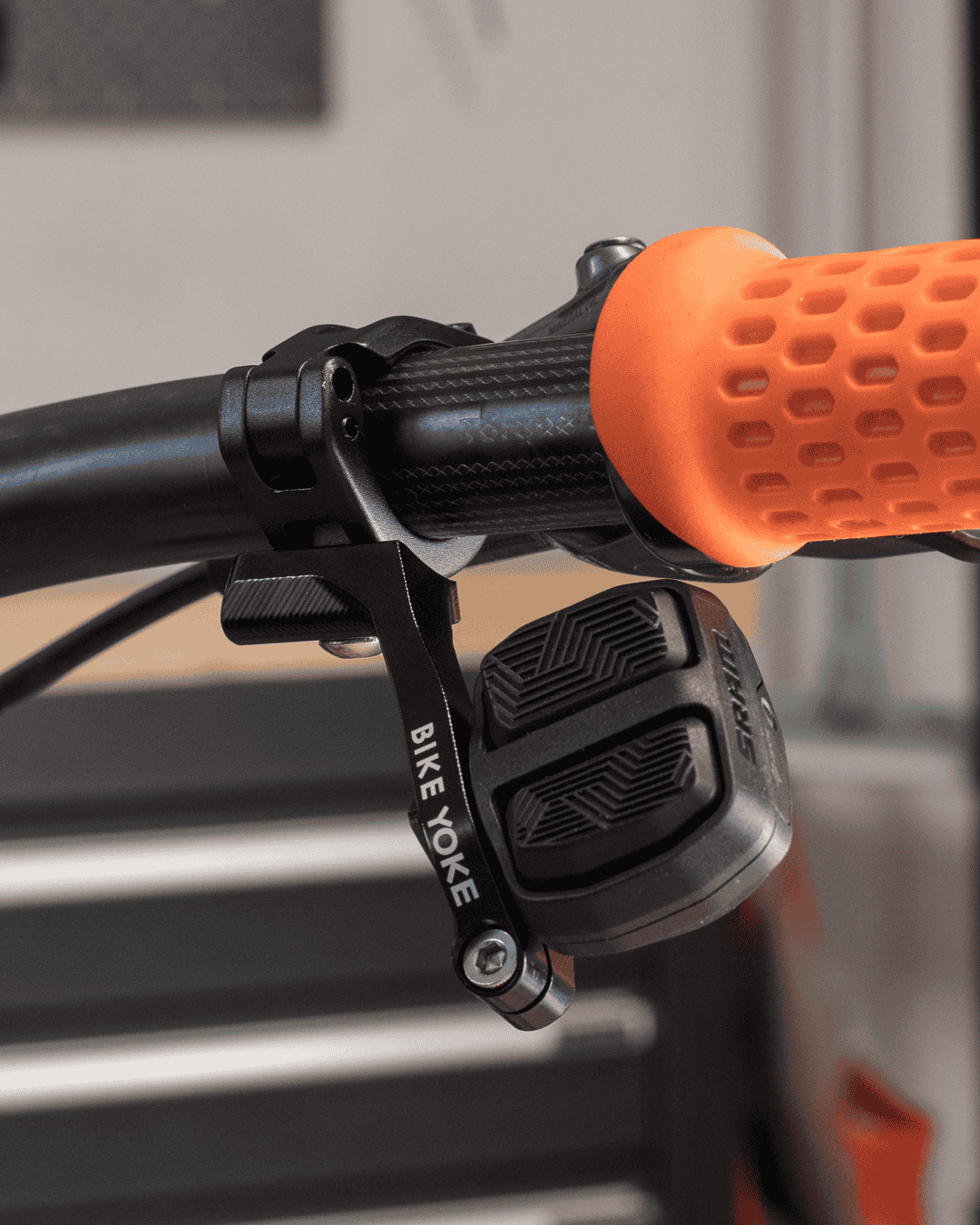 Collier BIKEYOKE PODDY EV pour Commande de Vitesses SRAM AXS POD Droit