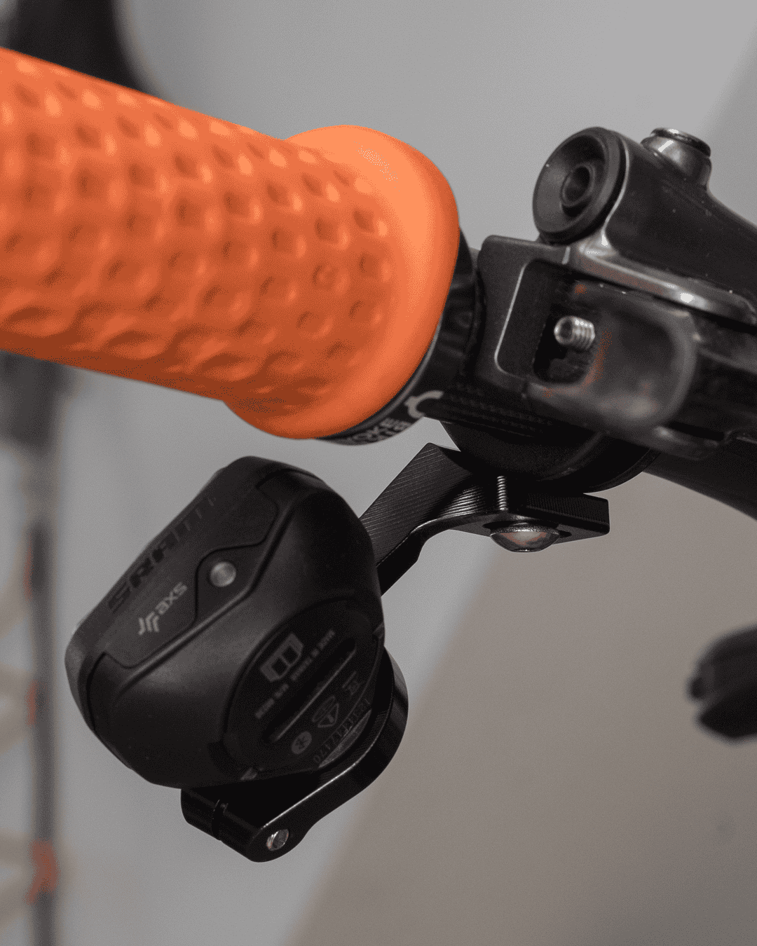 Collier BIKEYOKE PODDY EV pour Commande de Vitesses SRAM AXS POD Droit
