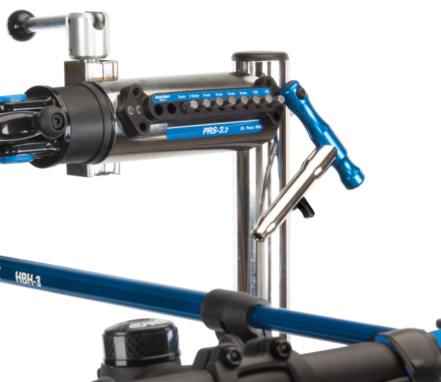 Park Tool QTH-1 upevněná na dílenském montážním stojanu