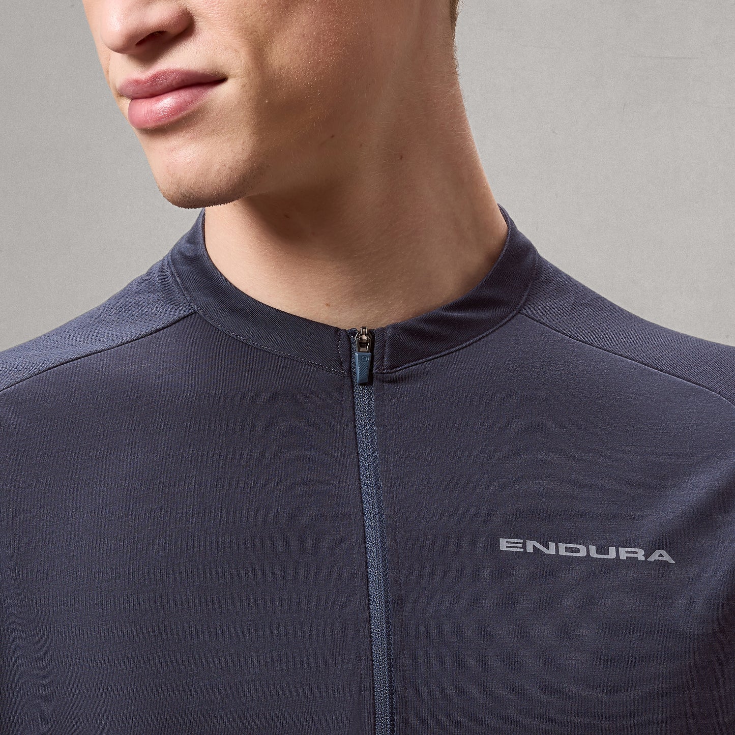 ENDURA LOOP ZIPPED Short Sleeve Jersey Carbon Grey