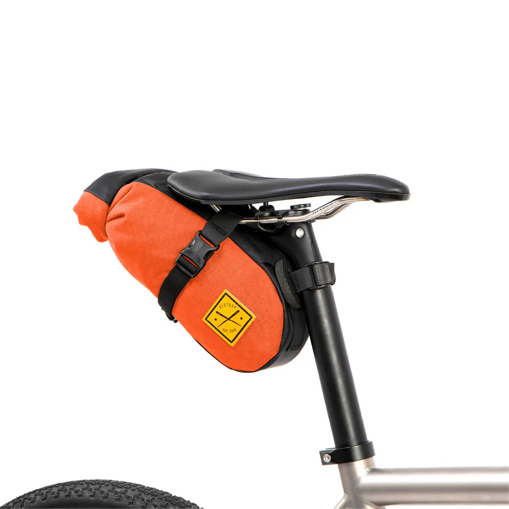 Sadelväska RESTRAP SADDLE PACK 2.5L Orange