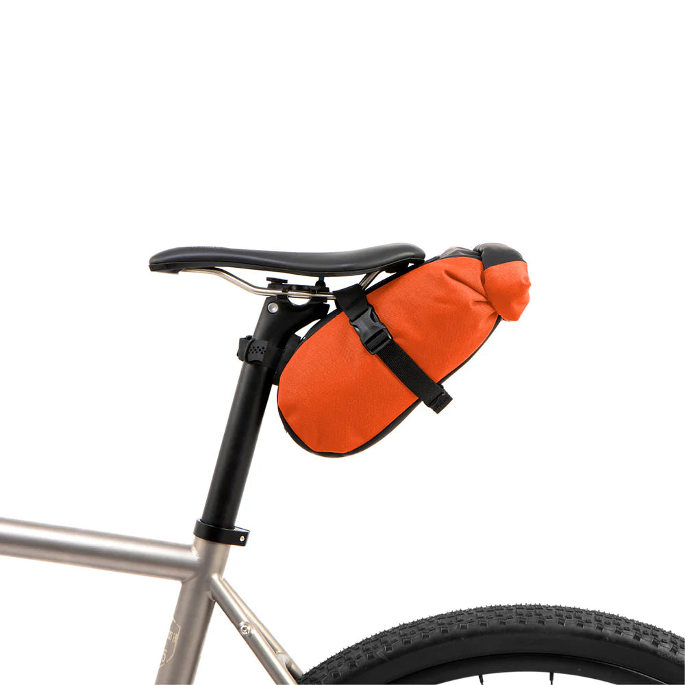 Sadelväska RESTRAP SADDLE PACK 2.5L Orange