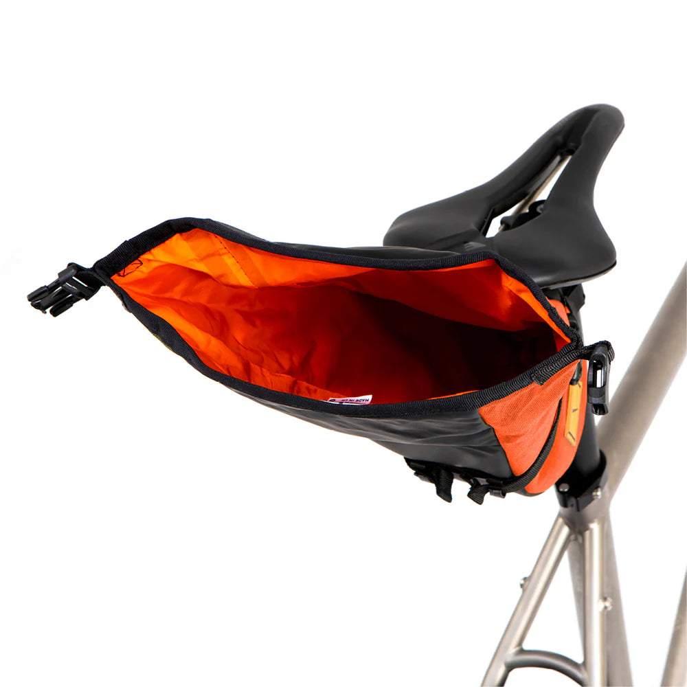 Sadelväska RESTRAP SADDLE PACK 2.5L Orange