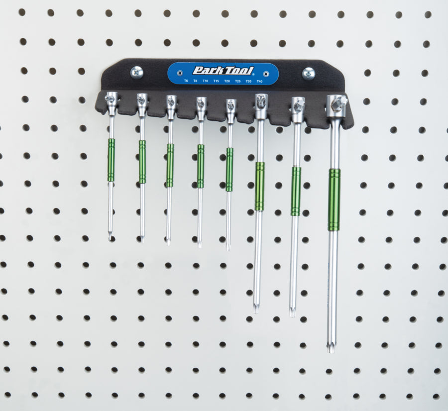 Επιτοίχια βάση Park Tool THT-1 στερεωμένη σε διάτρητο πίνακα εργαλείων