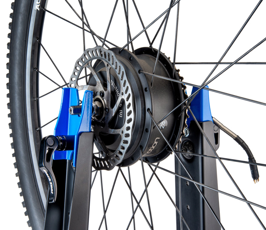 Park Tool TS-4EB som håller ett elcykelhjul