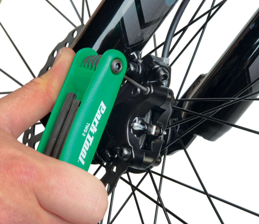 Park Tool TWS-2 κατά τη σύσφιξη βίδας εξαέρωσης υδραυλικού φρένου