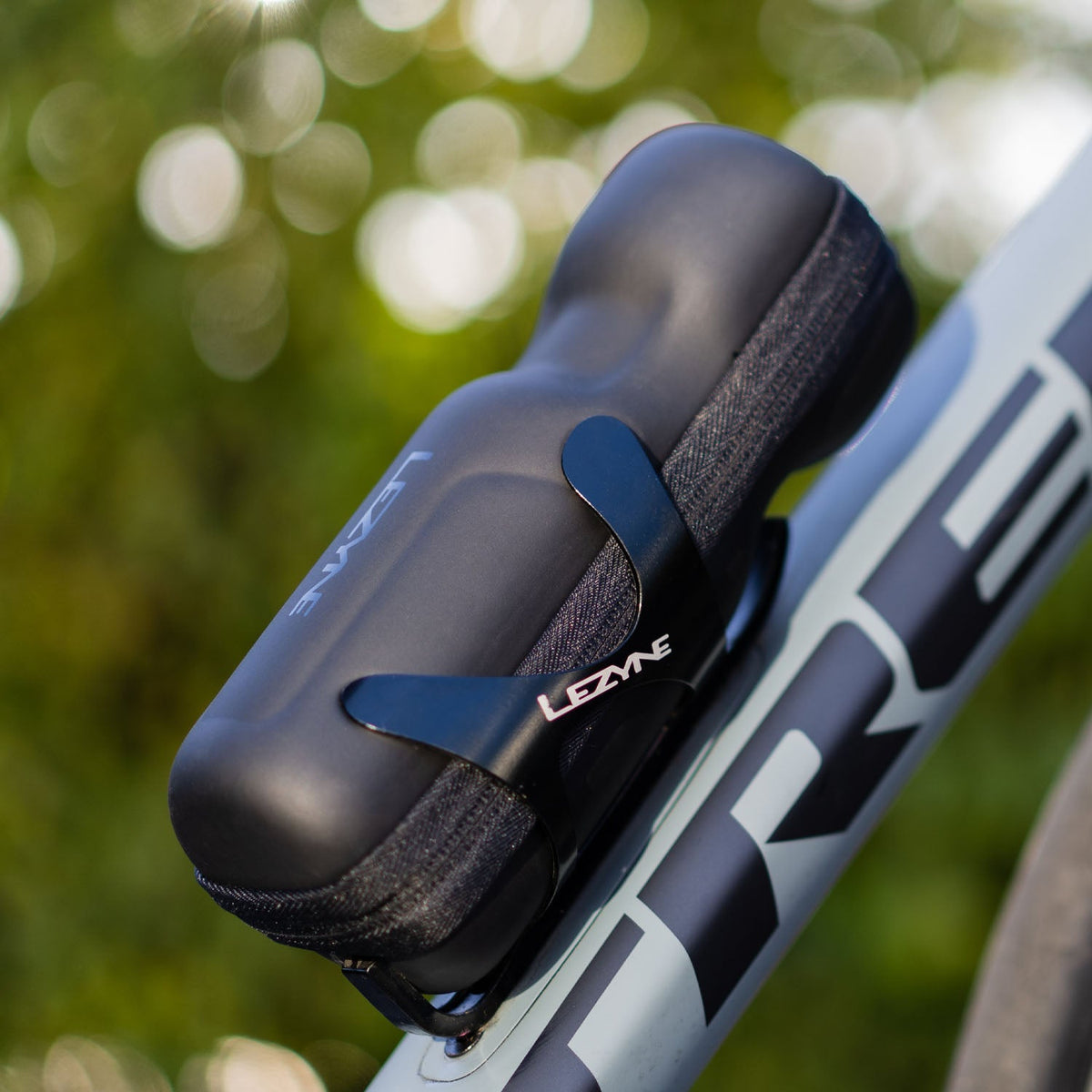 LEZYNE CNC ALLOY CAGE -pulloteline, musta