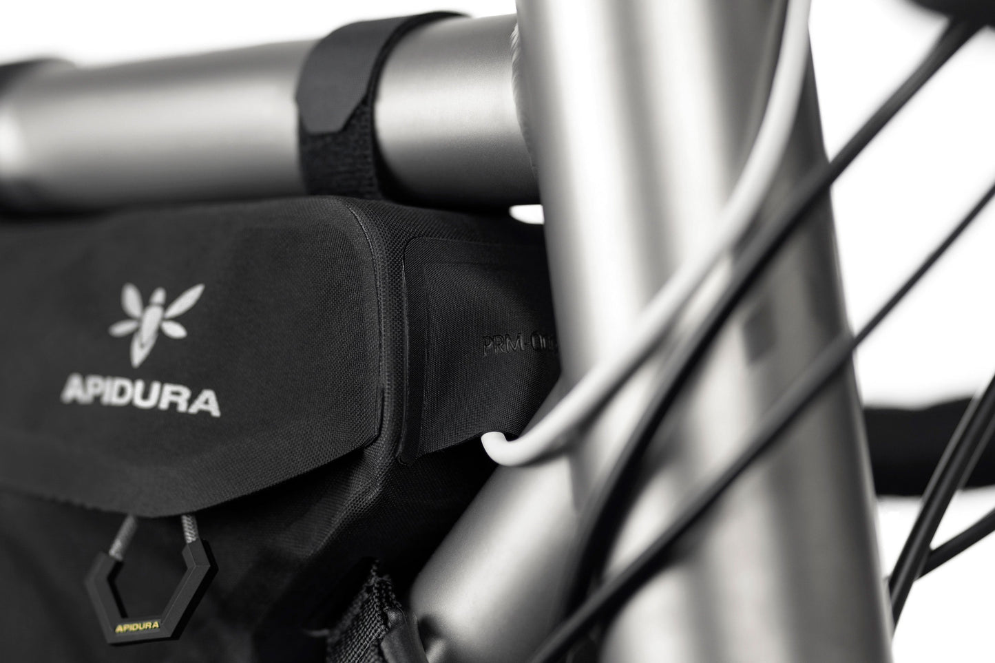 Rammetaske APIDURA RACING FRAME PACK 2.4 L Sort