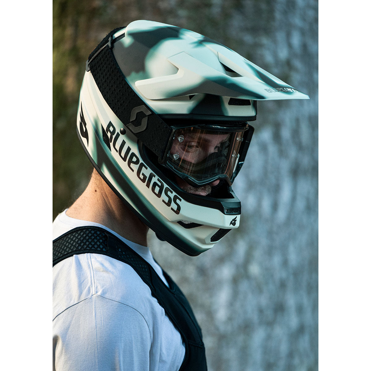 MTB helma BLUEGRASS LEGIT MIPS bílá/modrá
