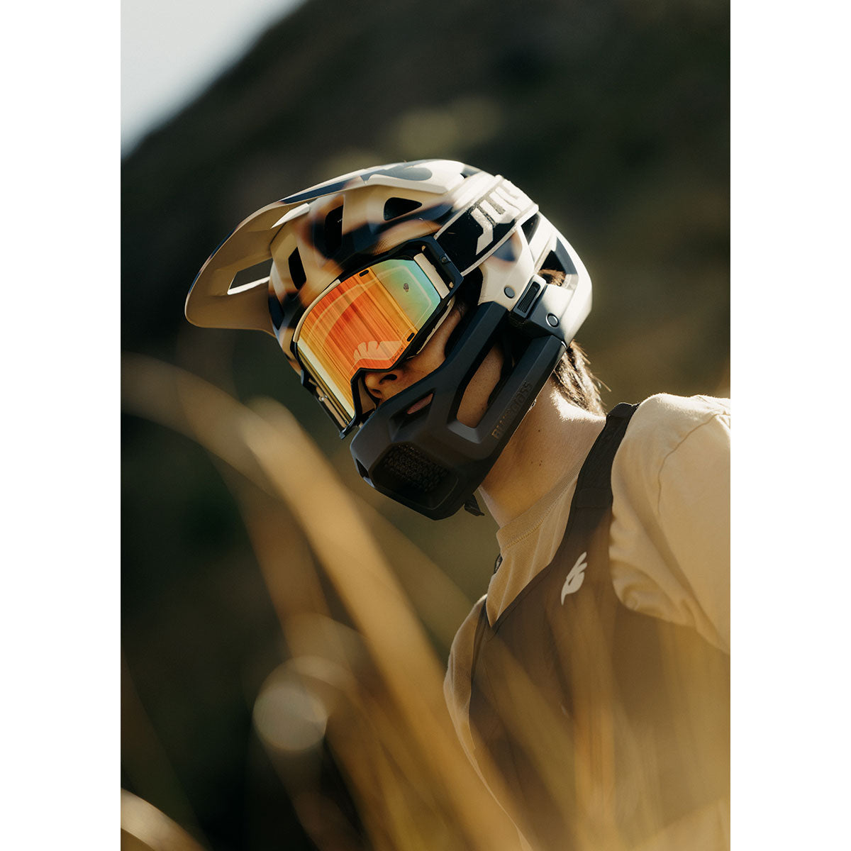 MTB-Helm BLUEGRASS VANGUARD CORE MIPS Braun/Beige